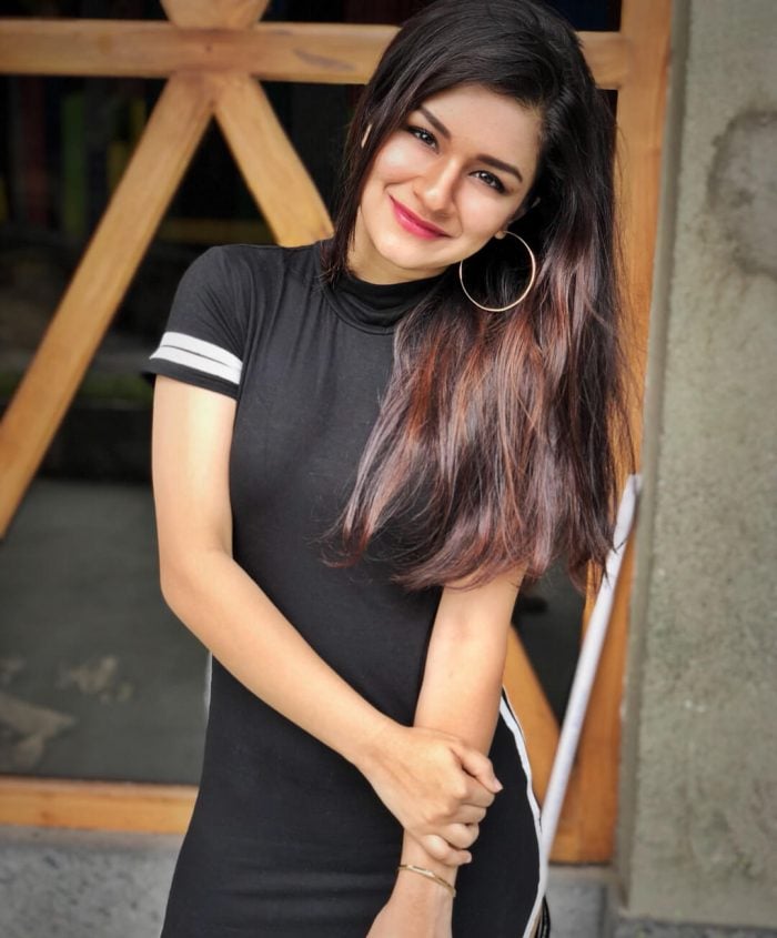 Avneet Kaur HD Images And Pictures In Black Color Dress - Wiki, Age, Biography, Boyfriend, Net Worth