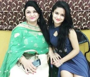 Avneet Kaur with her mother Sonia Nandra