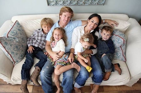 Joanna Gaines and Chip Gaines with their children